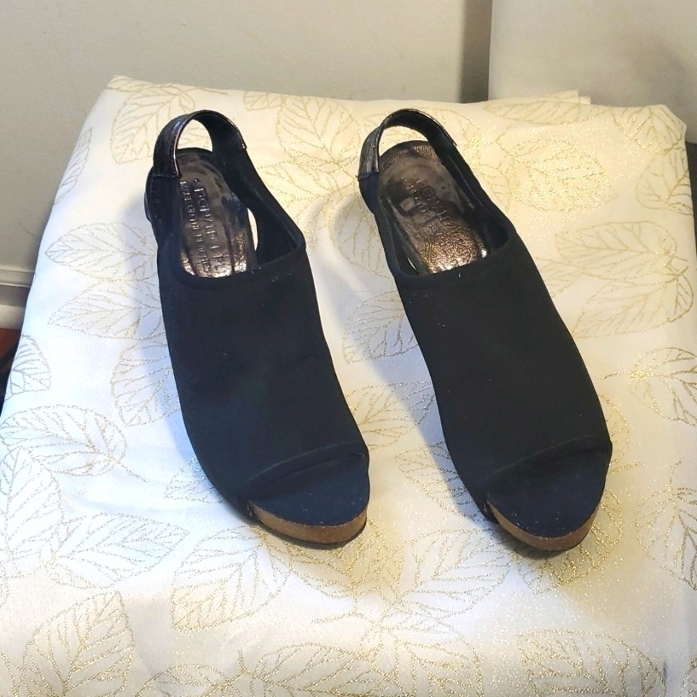 Donald Pliner Black Leather Heels Sandals Size 6 Made in Spain